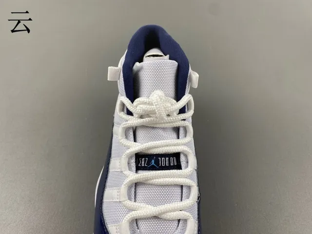Air Jordan 11 নেভি এবং সাদা পেটেন্ট লেদার বাস্কেটবল জুতো 6
