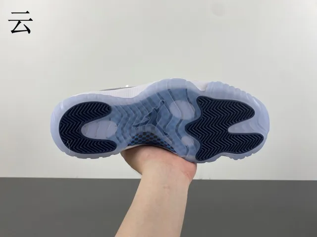Air Jordan 11 নেভি এবং সাদা পেটেন্ট লেদার বাস্কেটবল জুতো 7