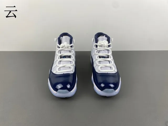 Air Jordan 11 নেভি এবং সাদা পেটেন্ট লেদার বাস্কেটবল জুতো 11