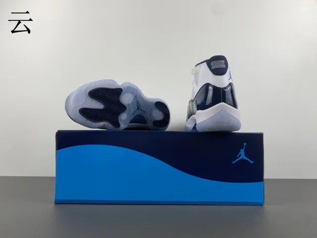 Air Jordan 11 নেভি এবং সাদা পেটেন্ট লেদার বাস্কেটবল জুতো 13