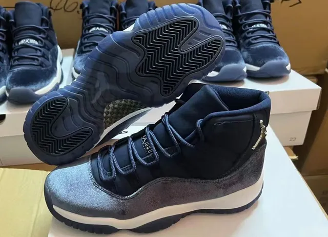 Air Jordan 11 नेवी सिल्वर हाई-टॉप वेलवेट और मेटैलिक अपर बास्केटबॉल शूज़ 4