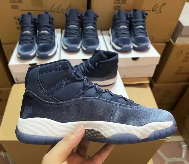 Air Jordan 11 नेवी सिल्वर हाई-टॉप वेलवेट और मेटैलिक अपर बास्केटबॉल शूज़ 6