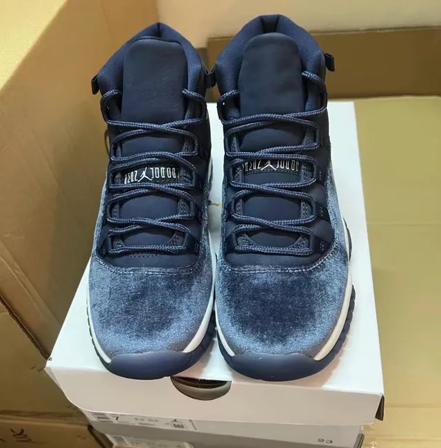Air Jordan 11 नेवी सिल्वर हाई-टॉप वेलवेट और मेटैलिक अपर बास्केटबॉल शूज़ 7