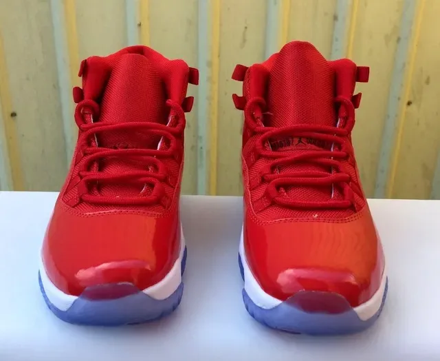 Air Jordan 11 أحذية كرة السلة جلد لامع أحمر 3