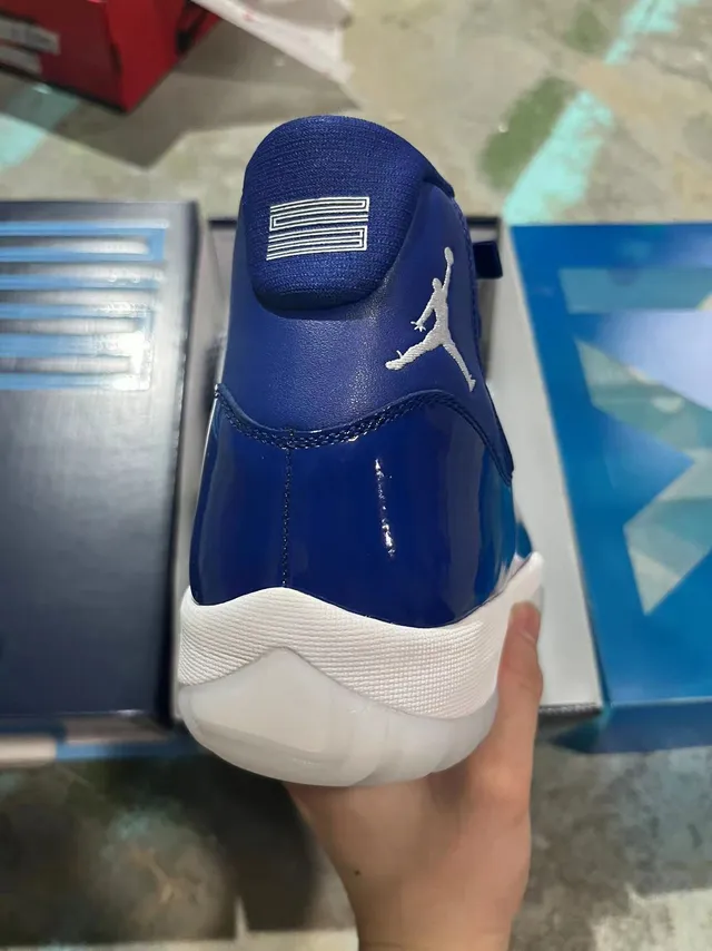 Air Jordan 11 Sapatos de Basquete de Couro Patentado Azul Royal 5