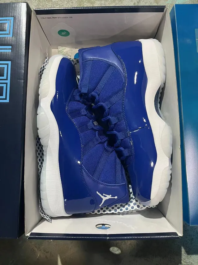 Air Jordan 11 Sapatos de Basquete de Couro Patentado Azul Royal 6