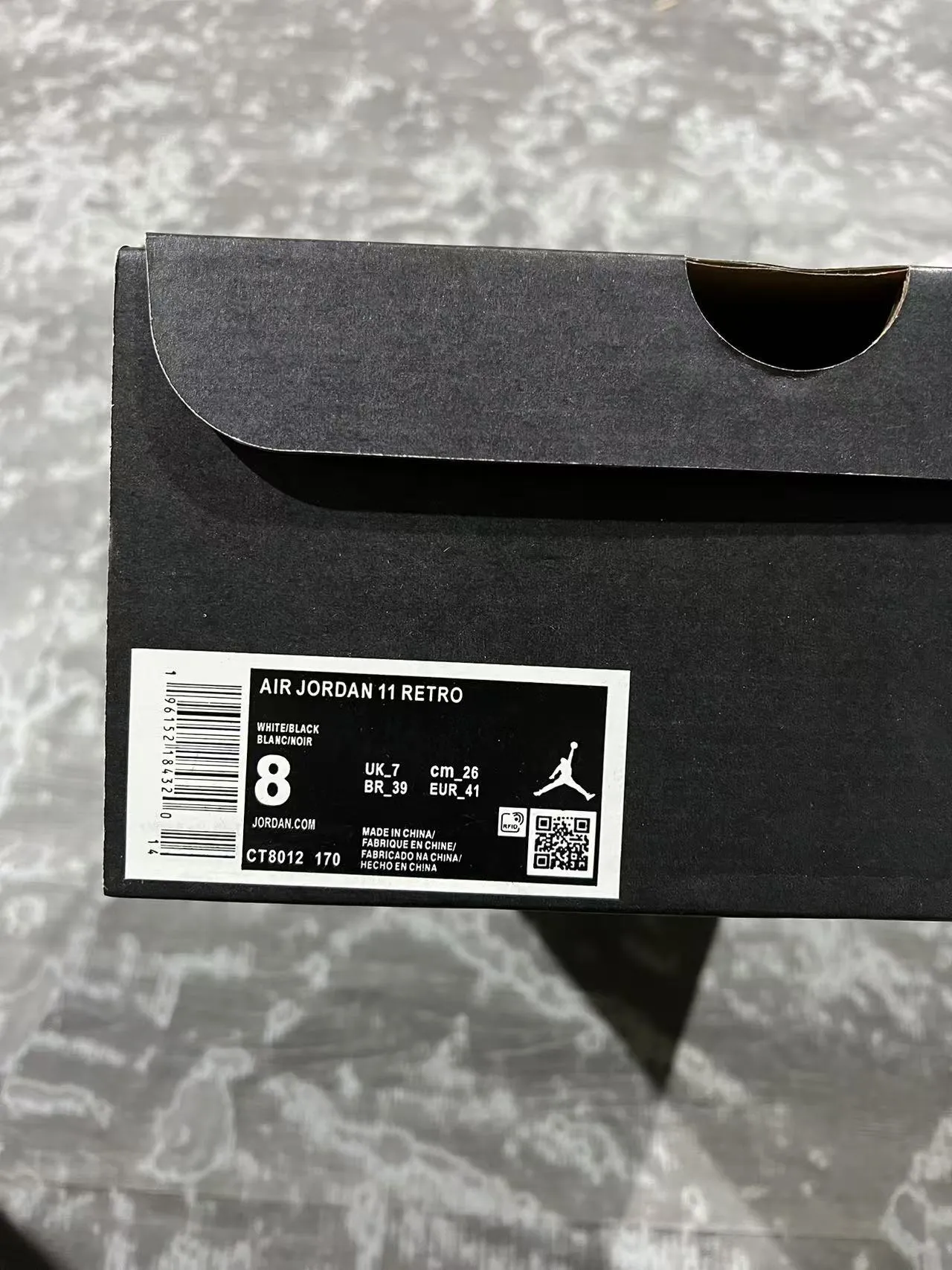 حذاء كرة السلة Air Jordan 11 أبيض وأسود وذهبي 5
