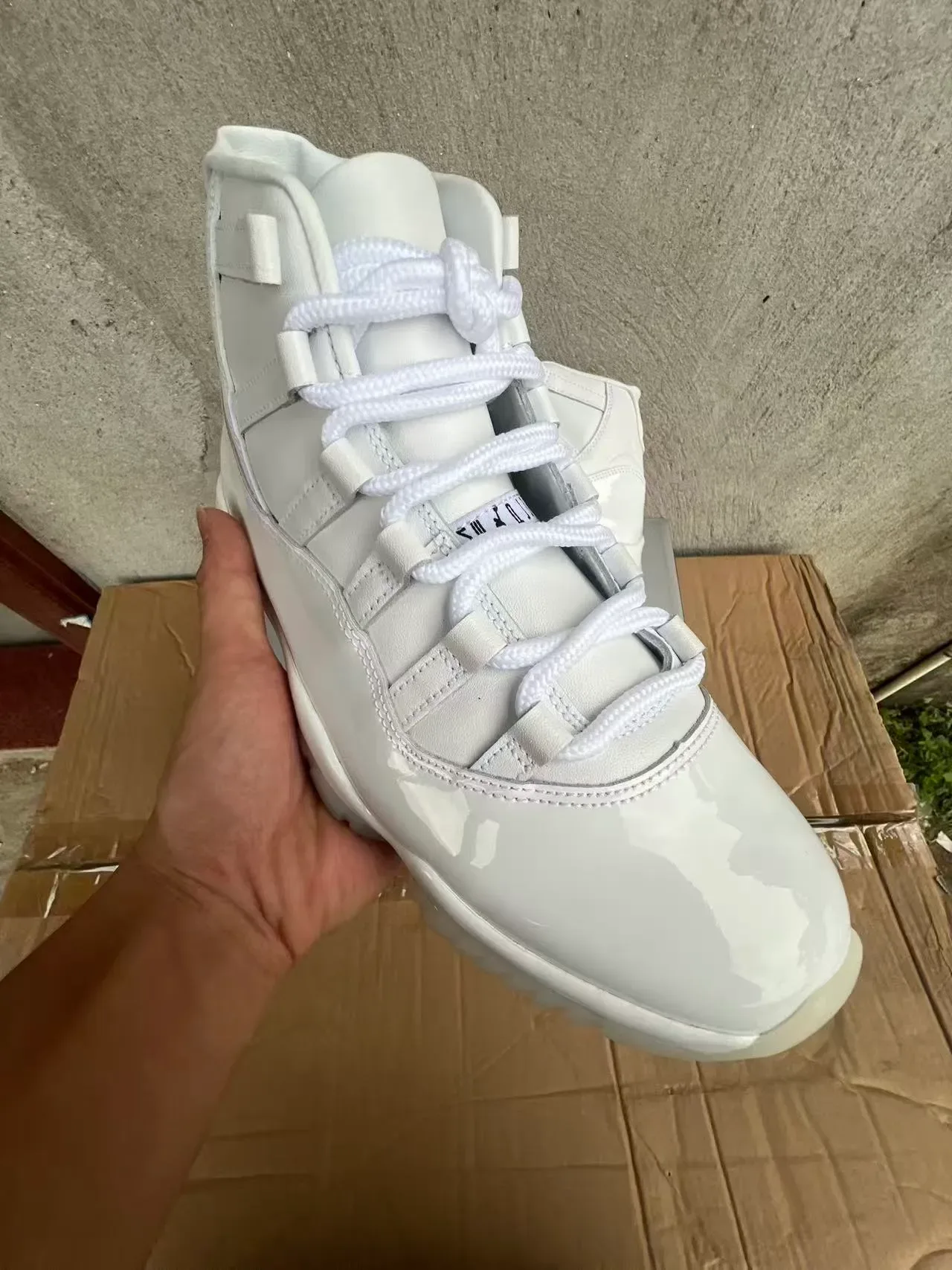 Air Jordan 11 أحذية كرة السلة أبيض جلد لامع 2