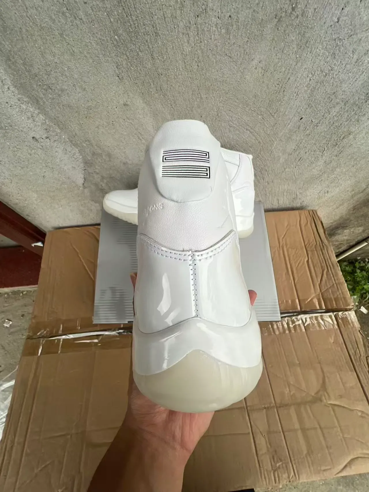 Air Jordan 11 أحذية كرة السلة أبيض جلد لامع 8