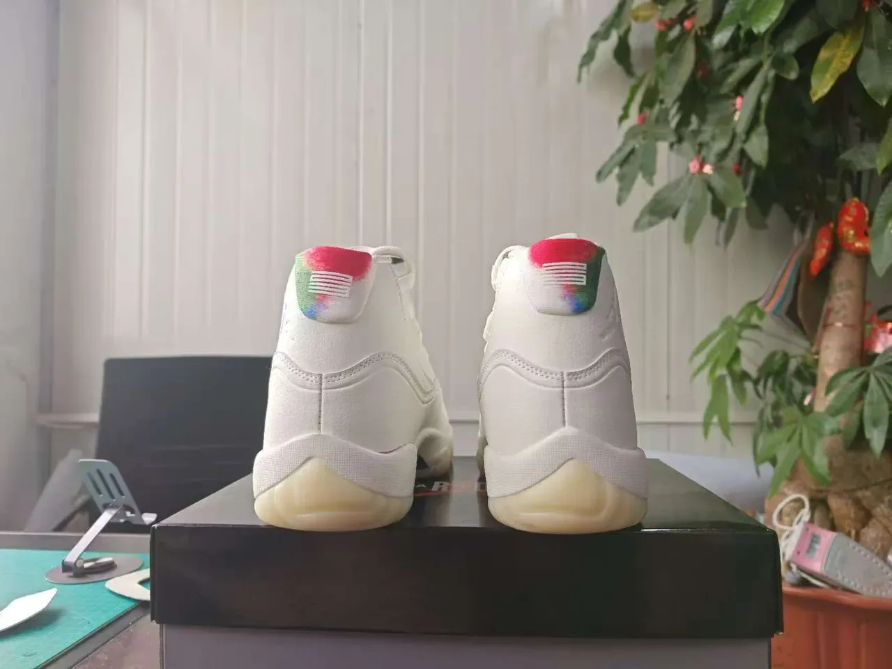 Air Jordan 11 أبيض أحمر Herringbone حذاء كرة السلة 3