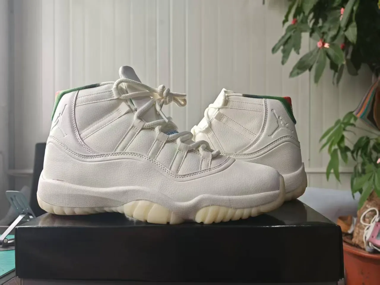 Air Jordan 11 أبيض أحمر Herringbone حذاء كرة السلة 5