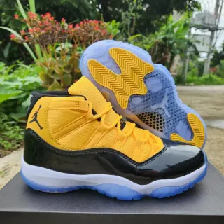 Zapatillas de baloncesto Air Jordan 11 de charol amarillo y negro