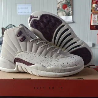 Air Jordan 12 बेज स्पेकल बरगंडी बास्केटबॉल जूते