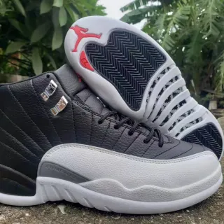 Tênis de basquete Air Jordan 12 em couro acolchoado preto branco vermelho
