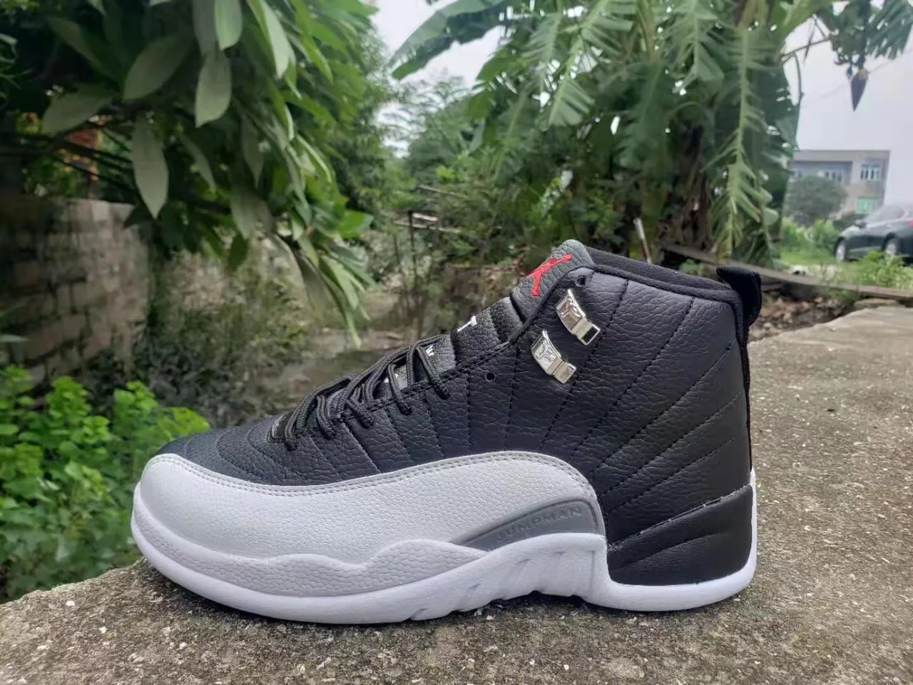 Air Jordan 12 কালো সাদা লাল কুইল্টেড লেদার বাস্কেটবল জুতো 2