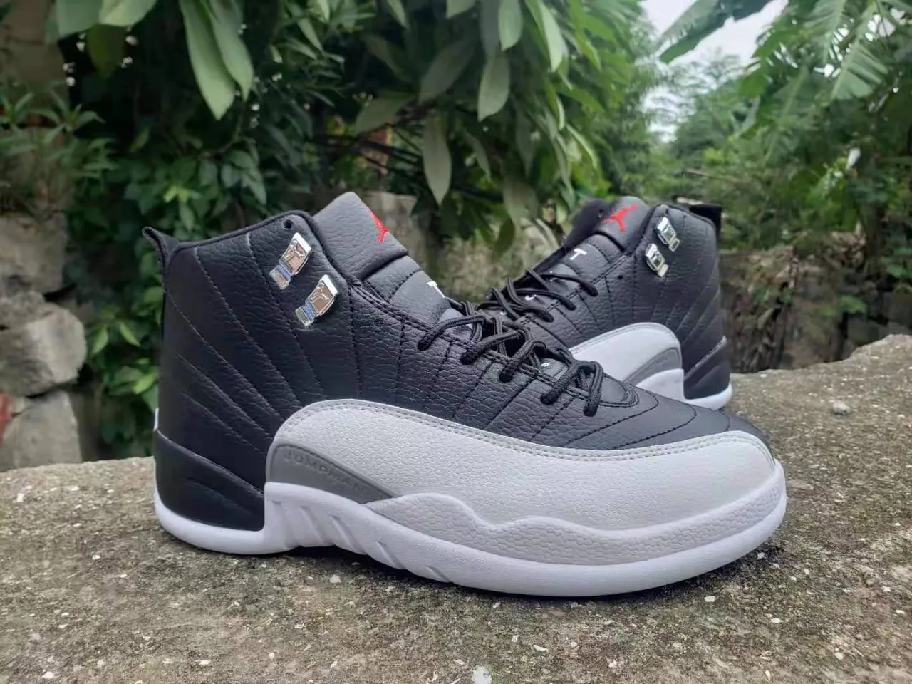 Air Jordan 12 কালো সাদা লাল কুইল্টেড লেদার বাস্কেটবল জুতো 4