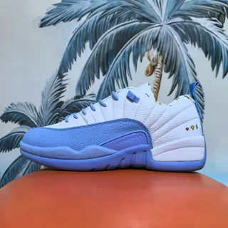 Tênis de basquete Air Jordan 12 branco e azul claro
