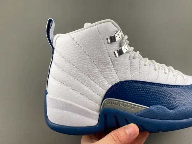 Air Jordan 12 Chaussures de Basketball Blanc et Bleu Royal 3