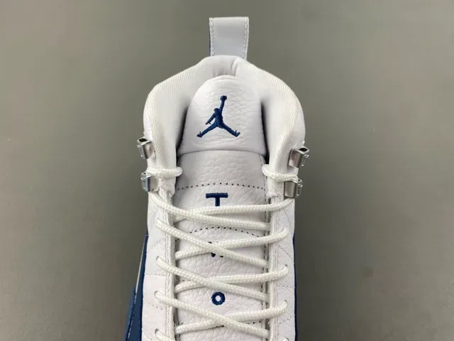 Air Jordan 12 Chaussures de Basketball Blanc et Bleu Royal 6