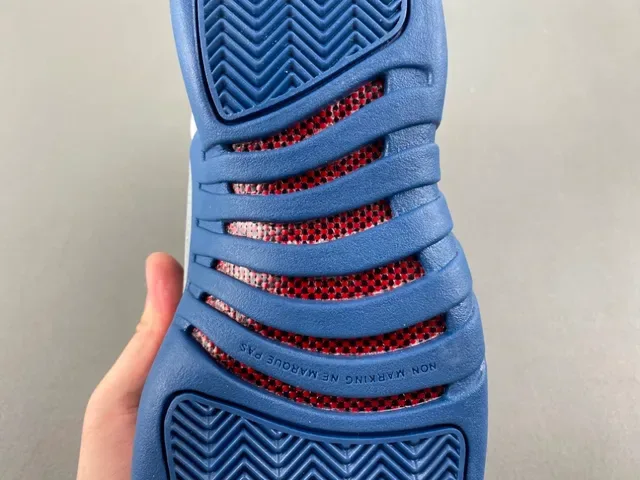 Air Jordan 12 Chaussures de Basketball Blanc et Bleu Royal 8