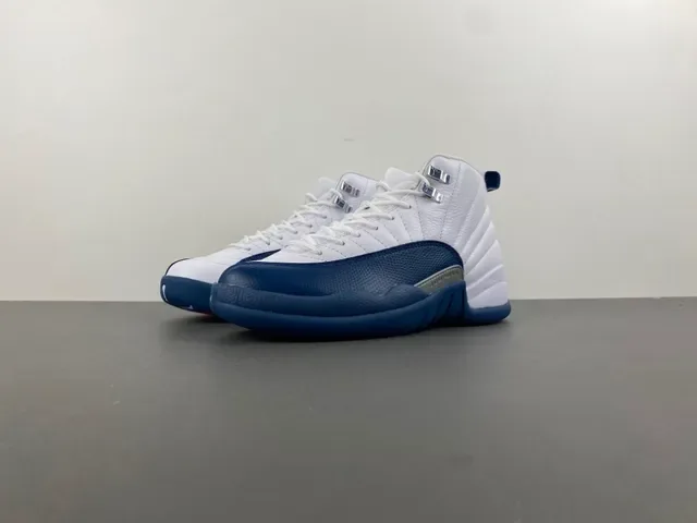 Air Jordan 12 Chaussures de Basketball Blanc et Bleu Royal 11