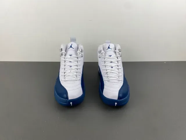Air Jordan 12 Chaussures de Basketball Blanc et Bleu Royal 12