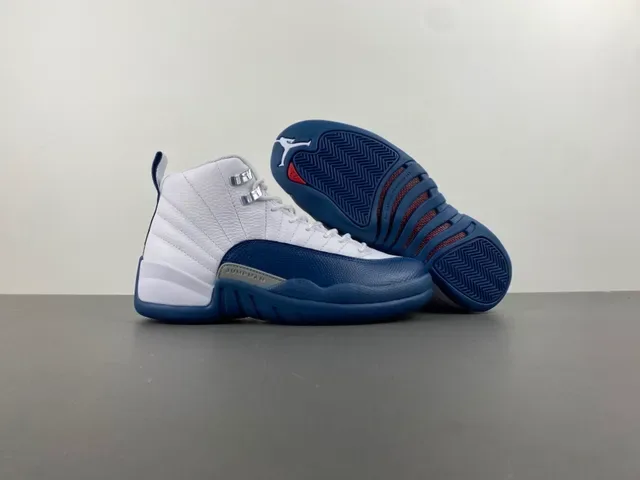 Air Jordan 12 Chaussures de Basketball Blanc et Bleu Royal 13
