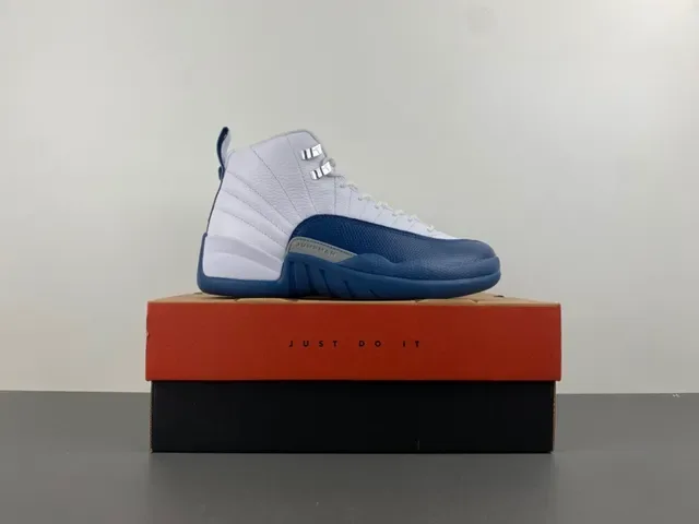 Air Jordan 12 Chaussures de Basketball Blanc et Bleu Royal 16