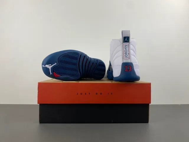 Air Jordan 12 Chaussures de Basketball Blanc et Bleu Royal 17
