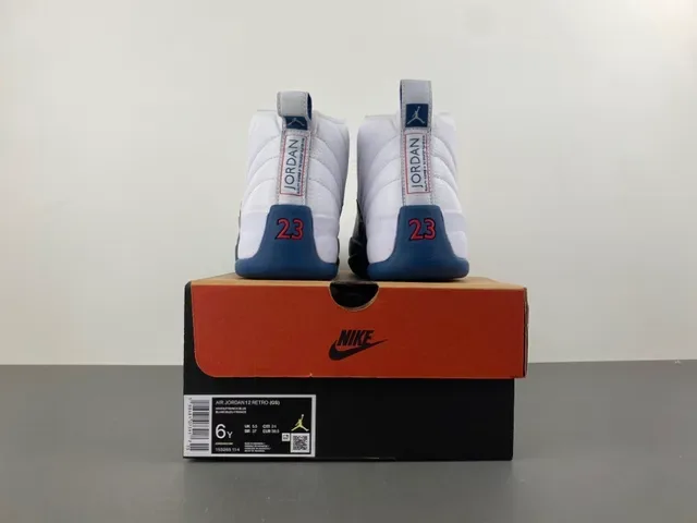 Air Jordan 12 Chaussures de Basketball Blanc et Bleu Royal 18