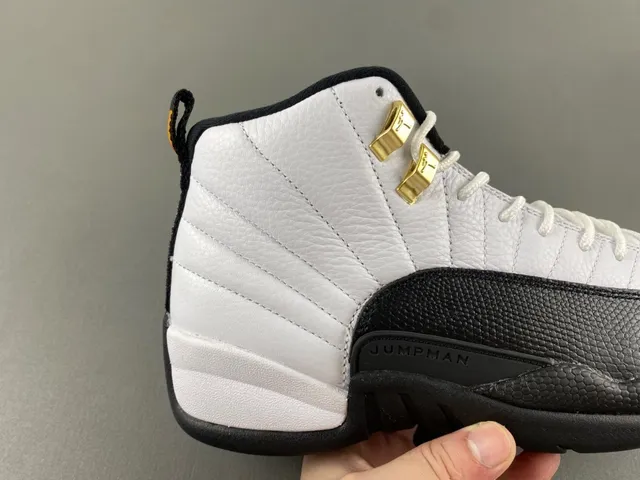 Air Jordan 12 白黑金 篮球鞋 3