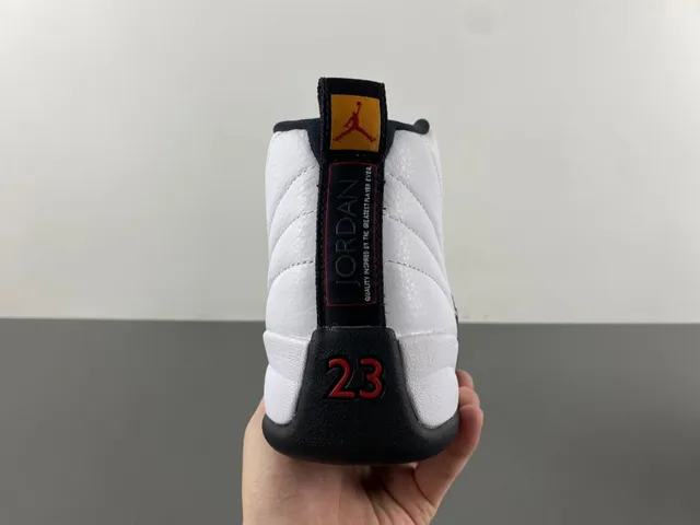 Air Jordan 12 白黑金 篮球鞋 4