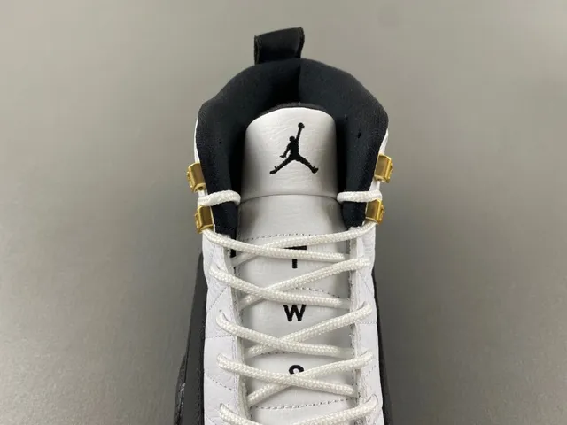 Air Jordan 12 白黑金 篮球鞋 7