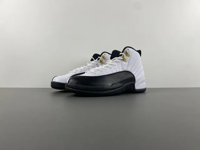 Air Jordan 12 白黑金 篮球鞋 11