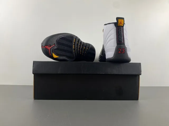 Air Jordan 12 白黑金 篮球鞋 16