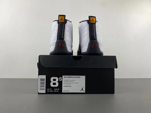 Air Jordan 12 白黑金 篮球鞋 17