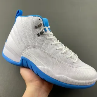 Tênis de basquete Air Jordan 12 branco e azul