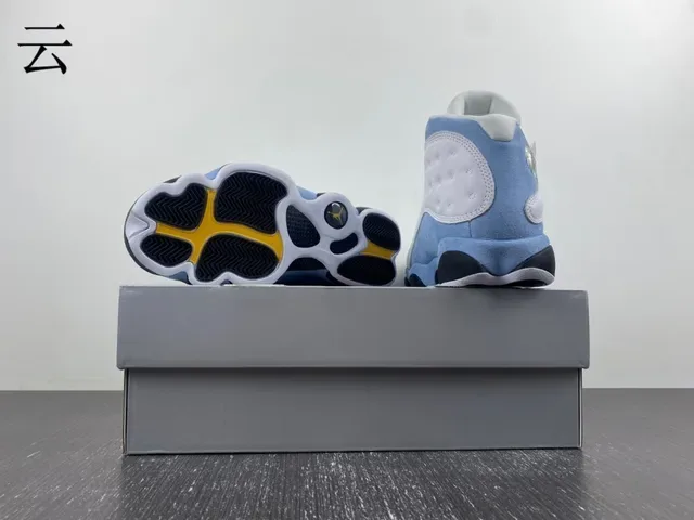 Air Jordan 13 白色 浅蓝色 黑色 黄色 绿色 宝石 篮球鞋 4