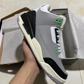 Tênis de basquete Air Jordan 3 cinza, preto e verde com estampa de elefante