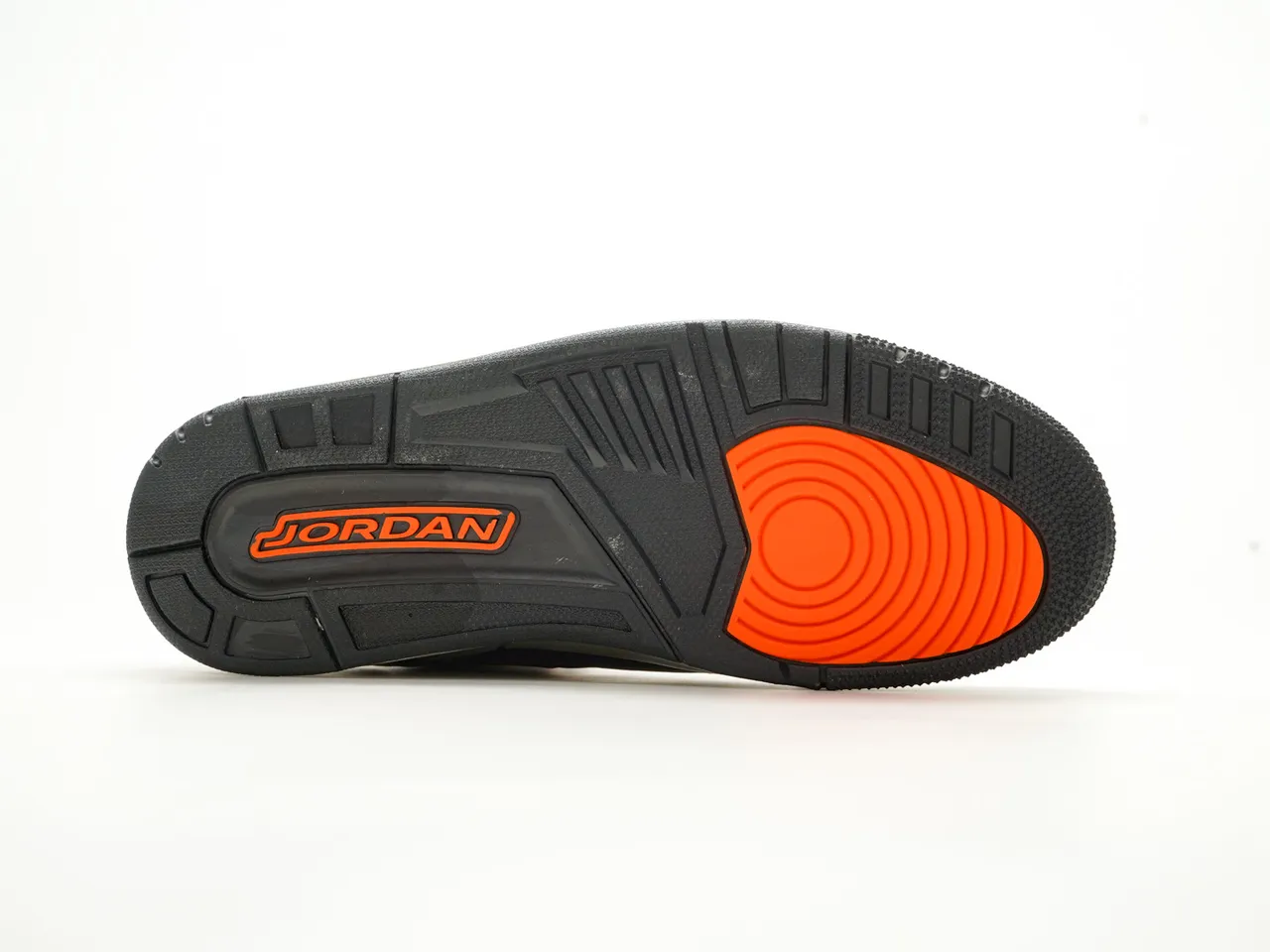 Tênis de basquete Air Jordan 3 cinza, preto e laranja com estampa de elefante 8
