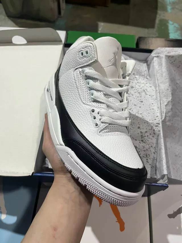 Tênis de basquete Air Jordan 3 branco e preto 2