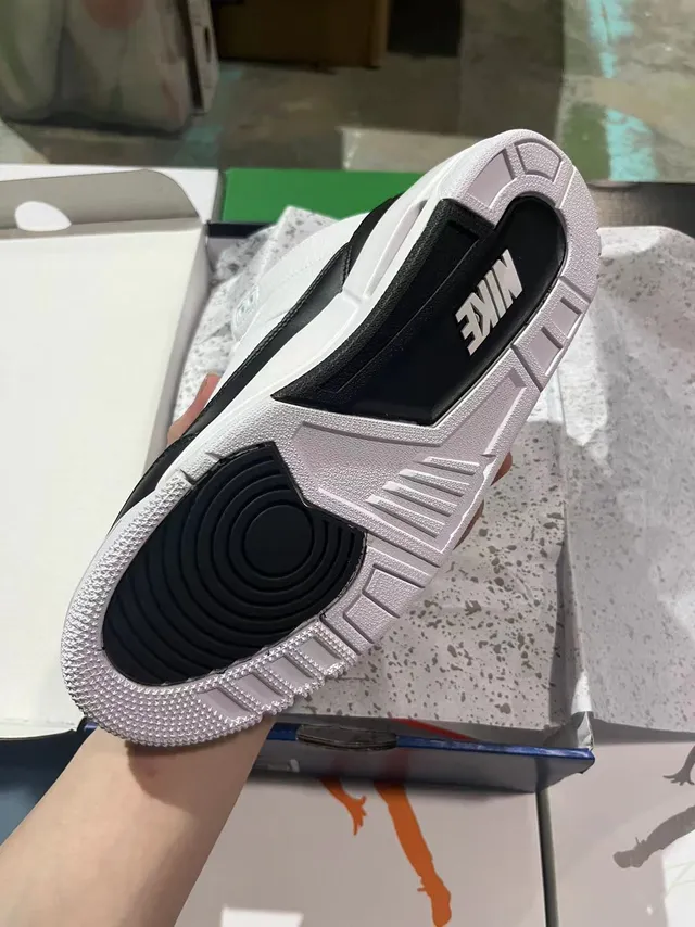 Tênis de basquete Air Jordan 3 branco e preto 4