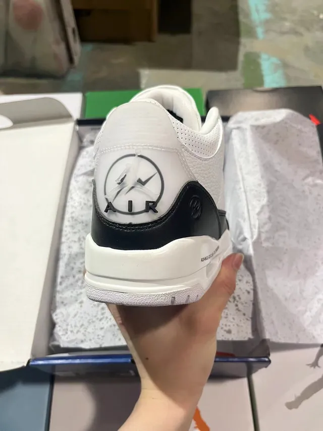 Tênis de basquete Air Jordan 3 branco e preto 5