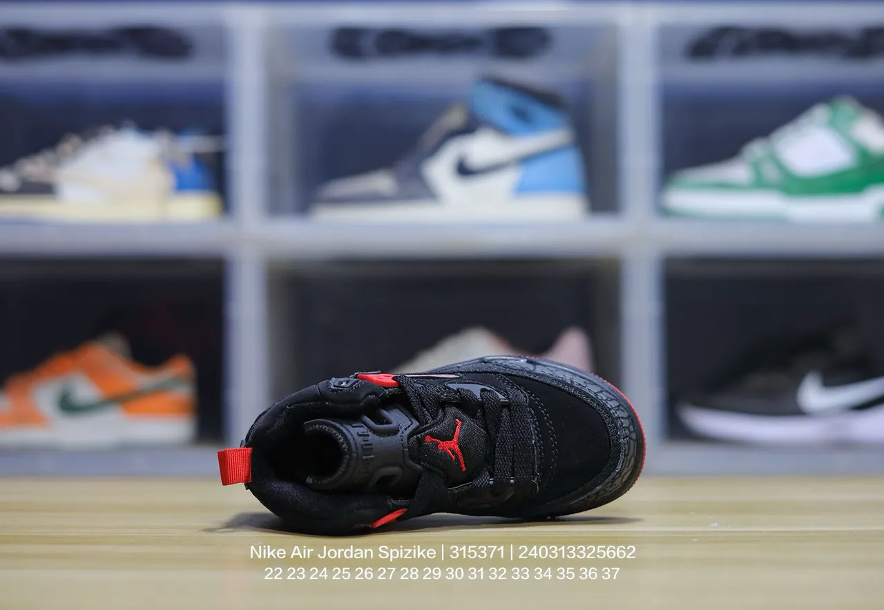 حذاء كرة السلة Air Jordan 3 أبيض وأزرق وأحمر بطبعة جلد الفيل 5