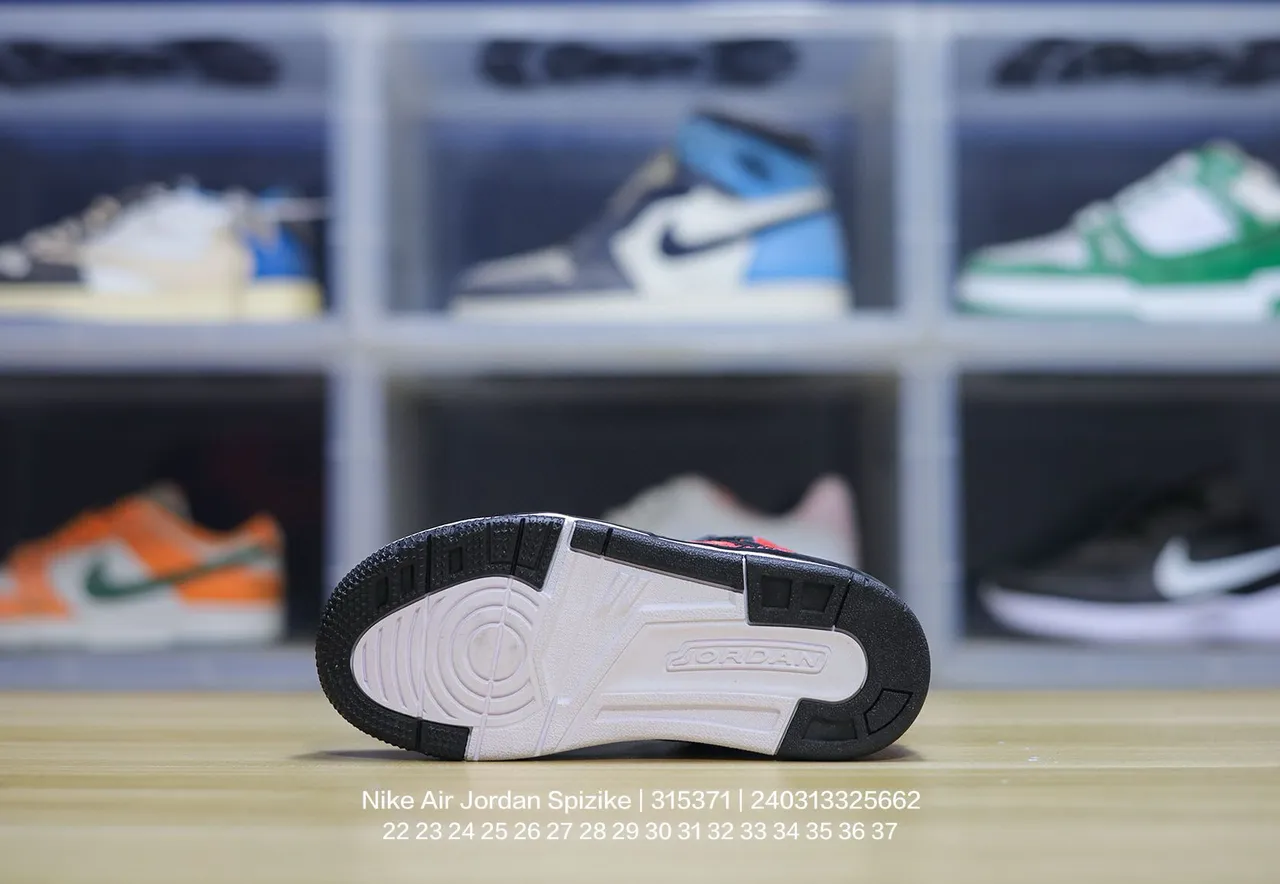 حذاء كرة السلة Air Jordan 3 أبيض وأزرق وأحمر بطبعة جلد الفيل 13
