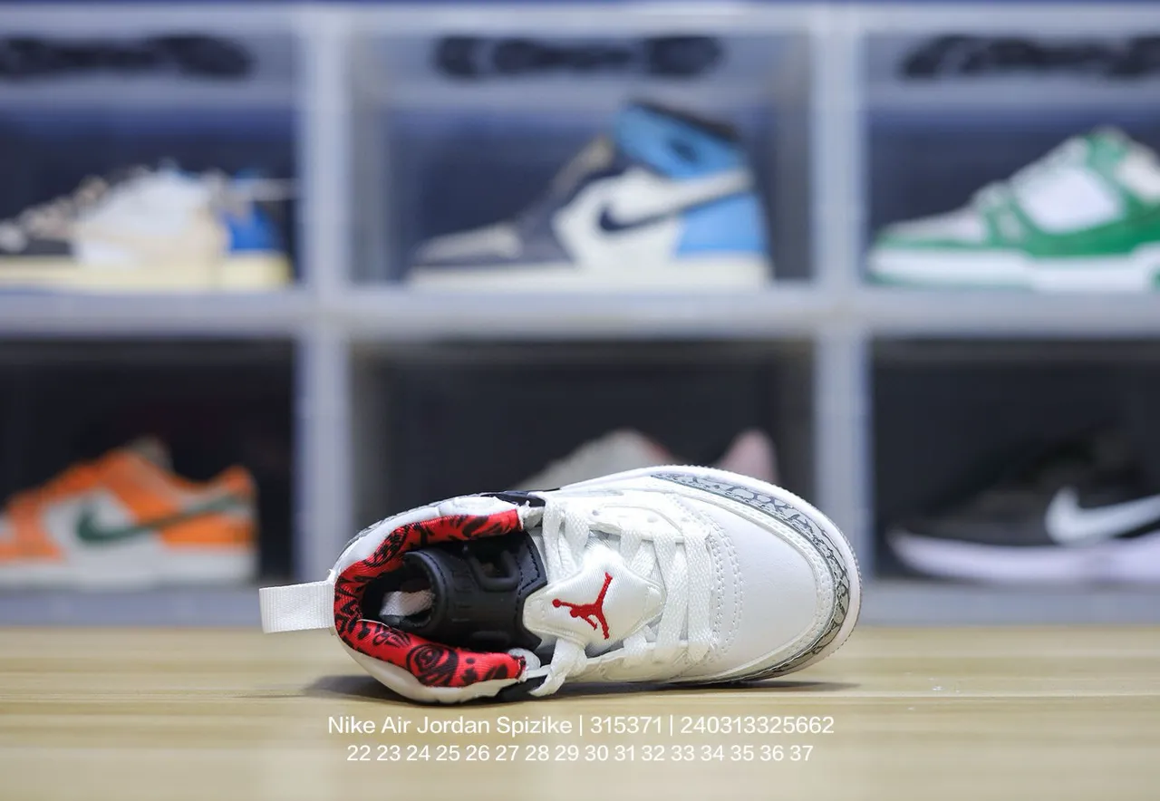 حذاء كرة السلة Air Jordan 3 أبيض وأزرق وأحمر بطبعة جلد الفيل 17