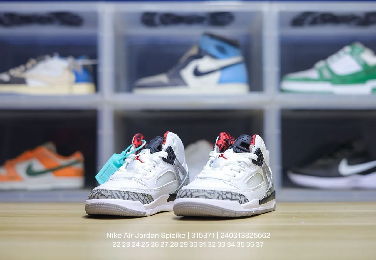 حذاء كرة السلة Air Jordan 3 أبيض وأزرق وأحمر بطبعة جلد الفيل 18
