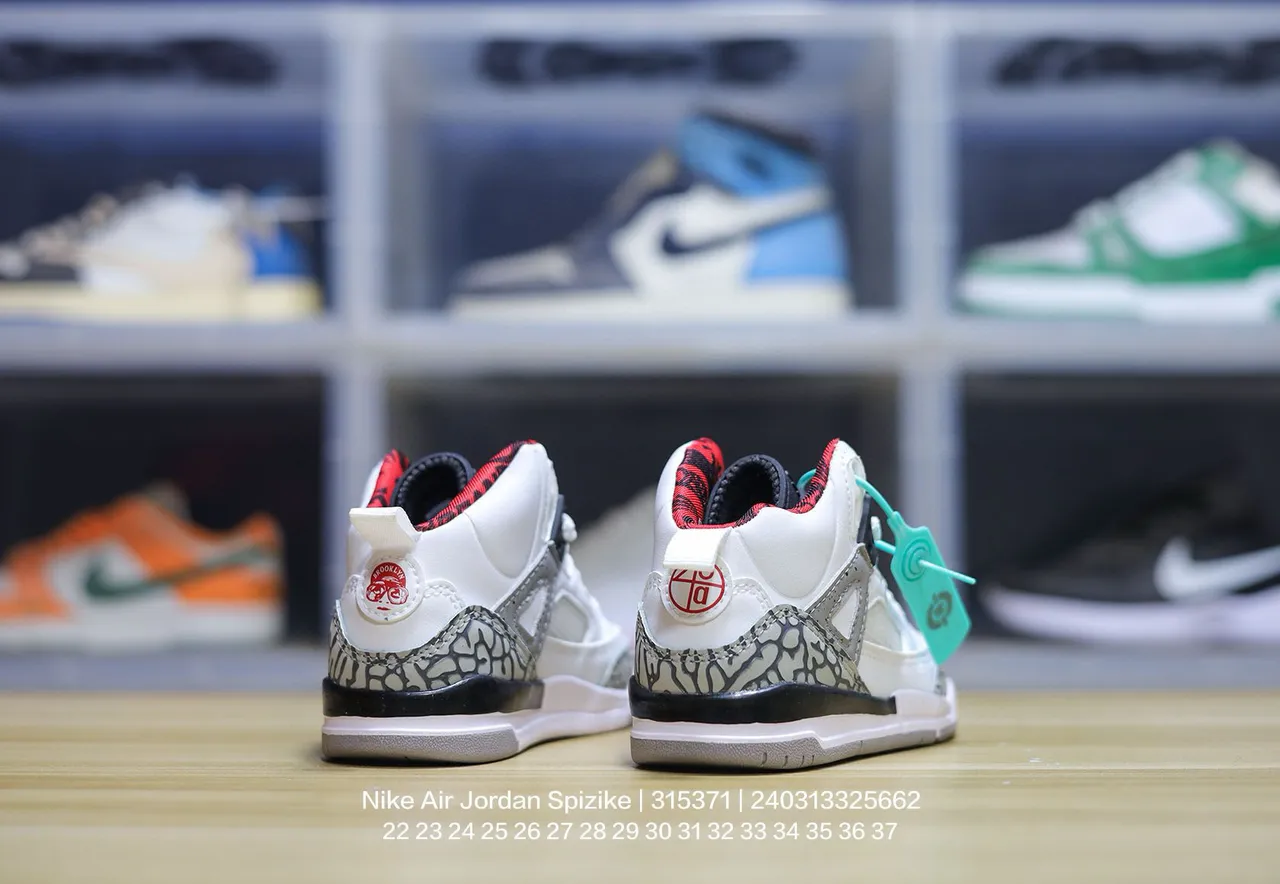 حذاء كرة السلة Air Jordan 3 أبيض وأزرق وأحمر بطبعة جلد الفيل 20