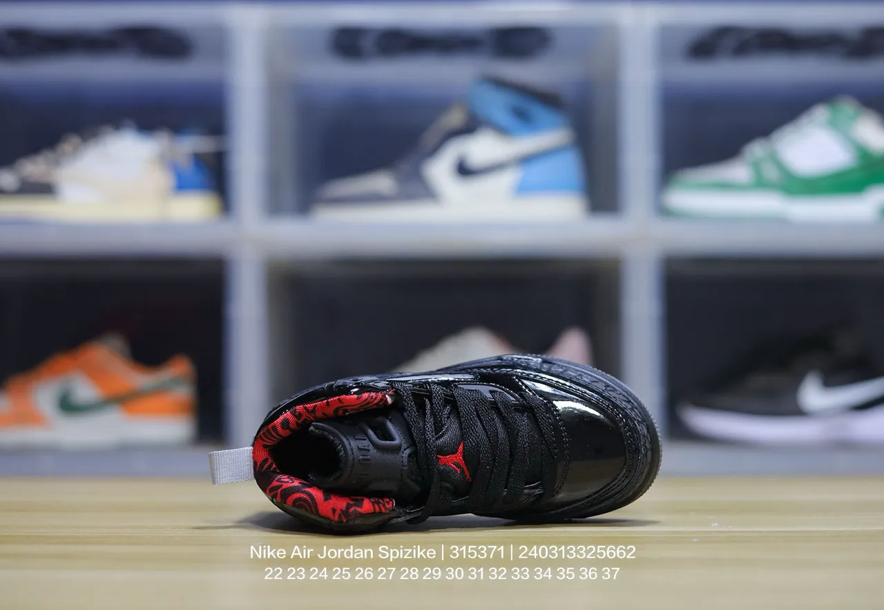 حذاء كرة السلة Air Jordan 3 أبيض وأزرق وأحمر بطبعة جلد الفيل 23