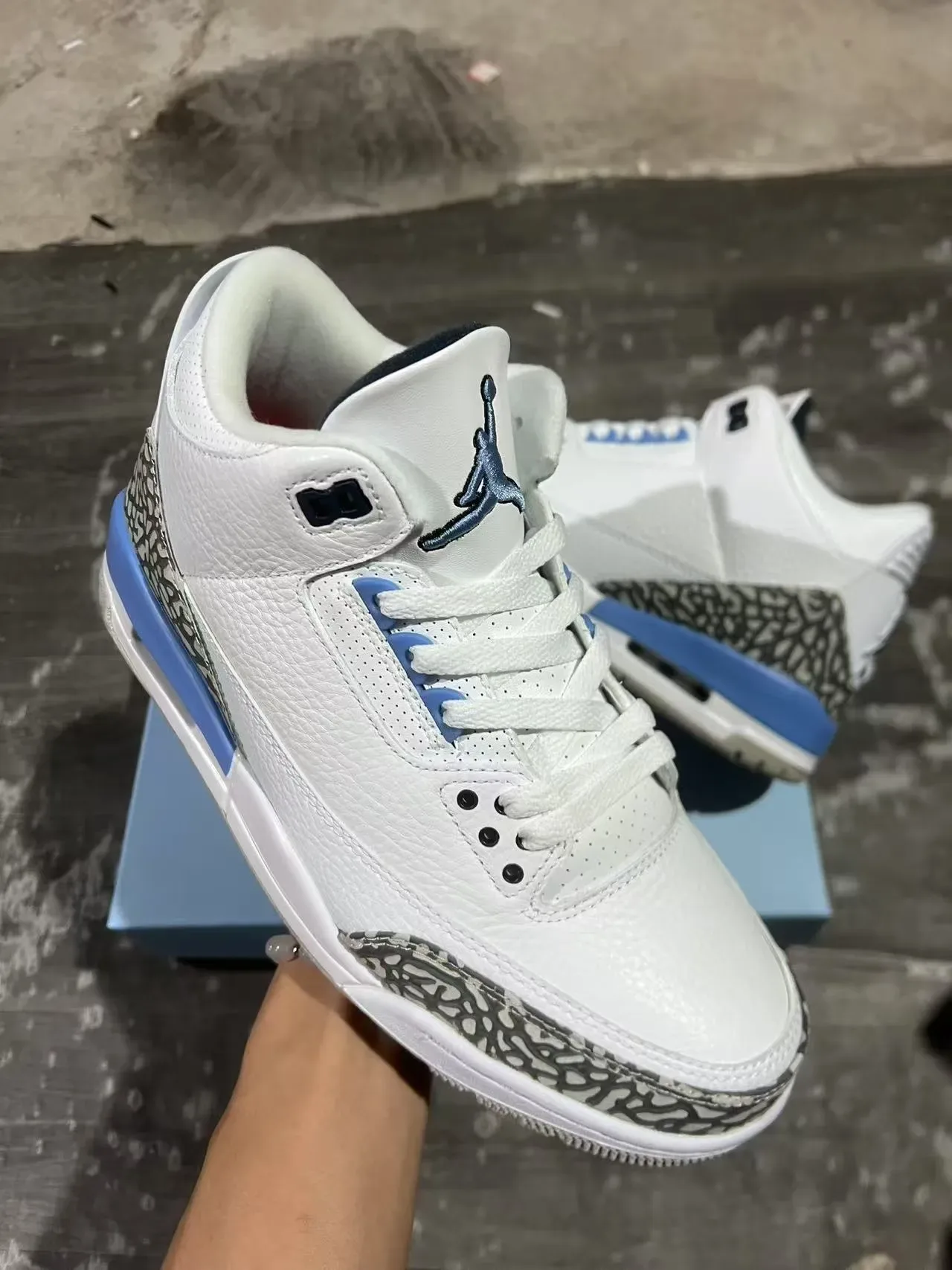 Air Jordan 3 白蓝象纹篮球鞋 2